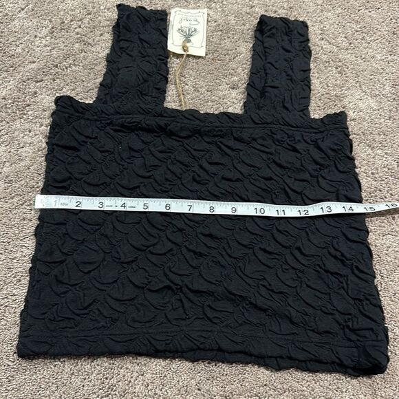 Lightly smocked crop top! NWT EASEL size Medium - Picture 5 of 8